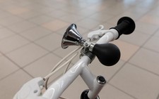 PrimeMatik - Corno di bicicletta in metallo Clacson Trombetta con forma