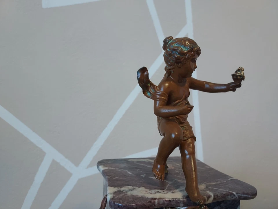 Altes Kaminuhr aus Lila Marmor und Messing mit Kupfer Figur Amor Dekoration - Bild 3 von 4