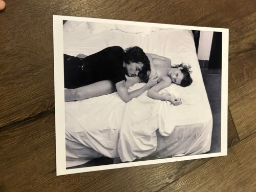 Photo imprimée d'art KATE MOSS rare 11" x 14" affiche modèle Johnny Depp chambre nue - Photo 1 sur 2