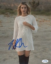 Lili Reinhart Sexy Riverdale Autographed Signed 8x10 Photo ACOA 2020-1