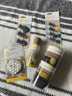 Wilton Cupcake Cake Decorating Tips Liners Candy Eyeballs Gold Spray NEW LOT