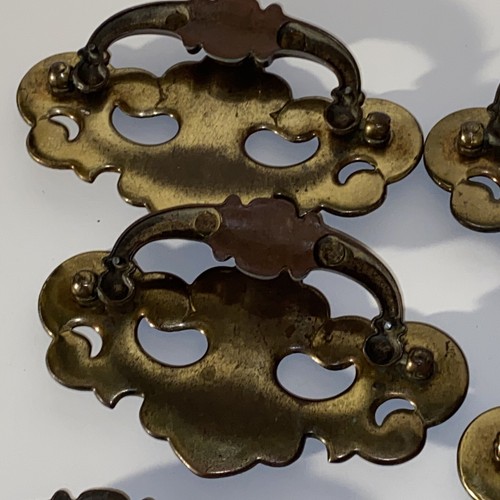 Lotto 7 cassetti pipistrelli vintage ottone coloniale Chippendale tira maniglia cauzione goccia - Foto 4 di 12