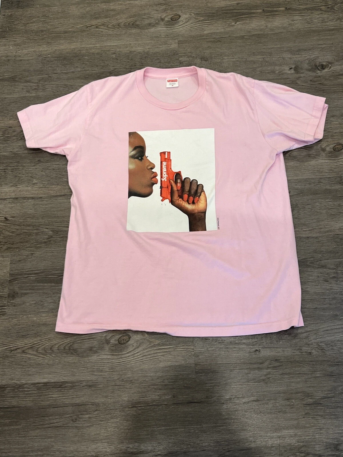 Tee shirt pistolet à eau Supreme rose clair moyen