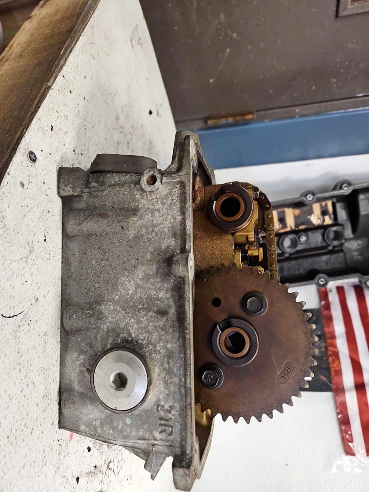 04-05 SEBRING STRATUS 02-04 CONCORDE 2,7 л головка блока цилиндров и крышка клапана правая задняя - Изображение 4 из 4