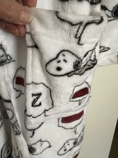 Peanuts Snoopy Plush Robe Size S/M Hooded Long Sleeve Pockets Fleece
