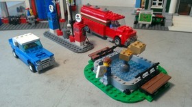 Lego 10184 50 Year Town Plan with Box And Certificate Letter 