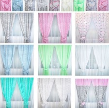 Vorhänge mit Herzchen für