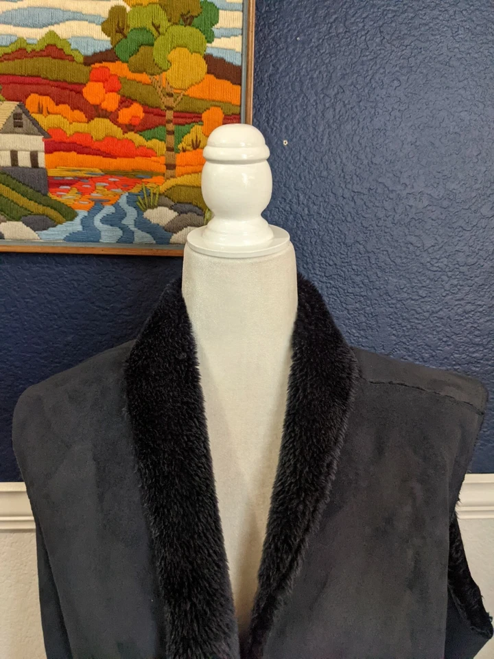 Chaleco sin mangas de gamuza de piel sintética de la colección Jaclyn Smith azul marino talla grande L Foto 2 de 4