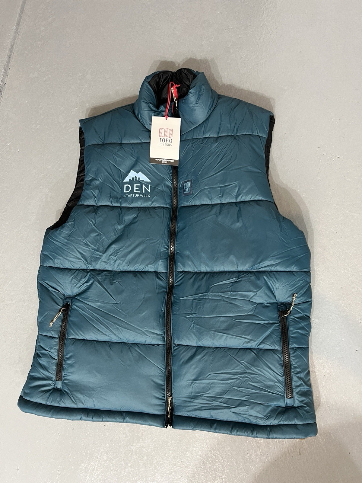 Topo Designs Men's Mountain Puffer Vest Pond Blue, Large