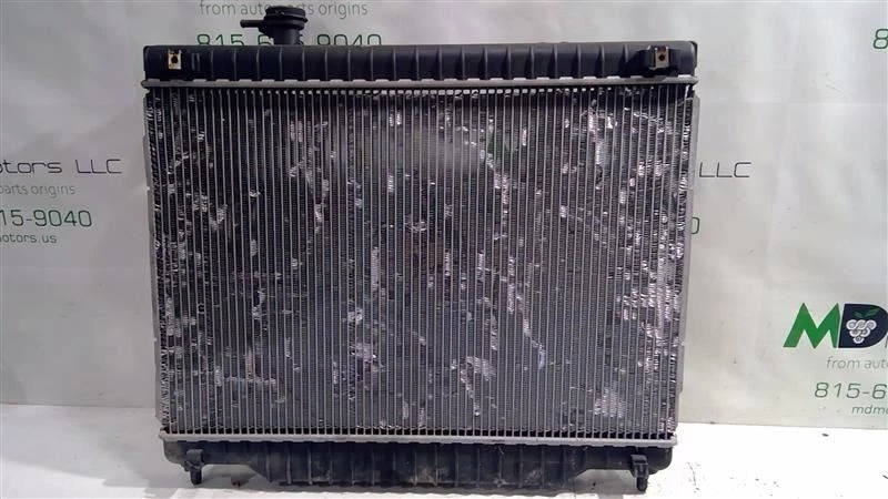 Radiador Buick Rainier 2004-2007 OEM 15196385 Foto 3 de 3