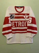 Steve Yzerman Detroit Red Wings 1991-92 TBTC Jersey CCM Large