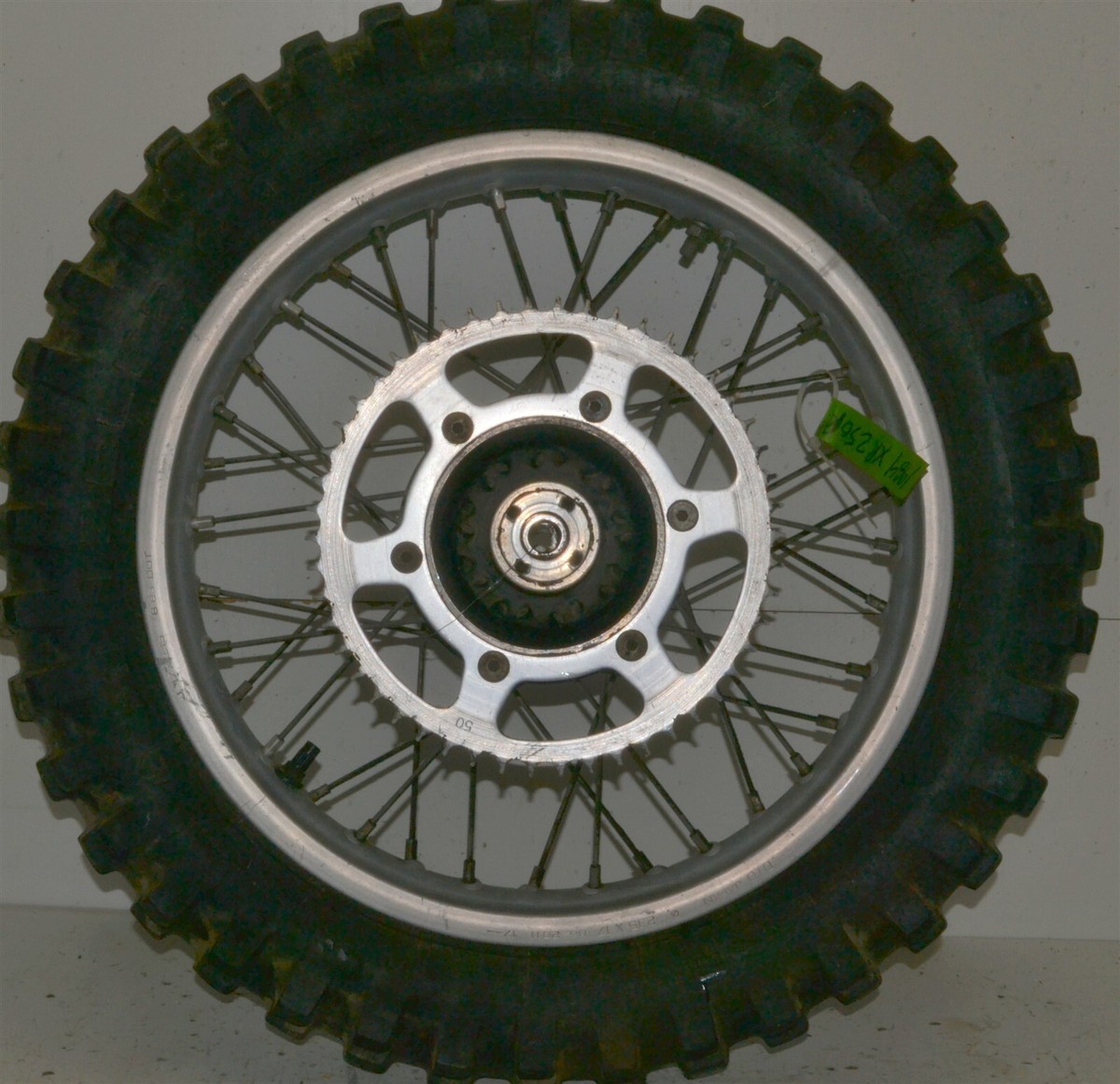 HONDA　ホンダ　XR250　バイク用　ホイール Honda XR 250R Rear Wheel Rim Hub Tire 17 x 2.15 42601-KK0-000 1984
