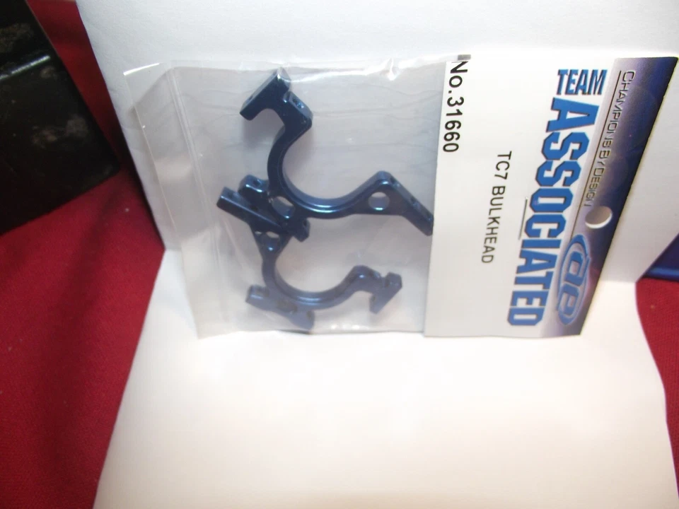 Factory Team Associated TC7 Blue Aluminum Bulkhead 2pcs 31660 - Image 3 of 4