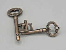 Vintage Alloy Cast Puzzle Box Metal Lock Toys IQ Mind Brain Teaser Game Key Lock