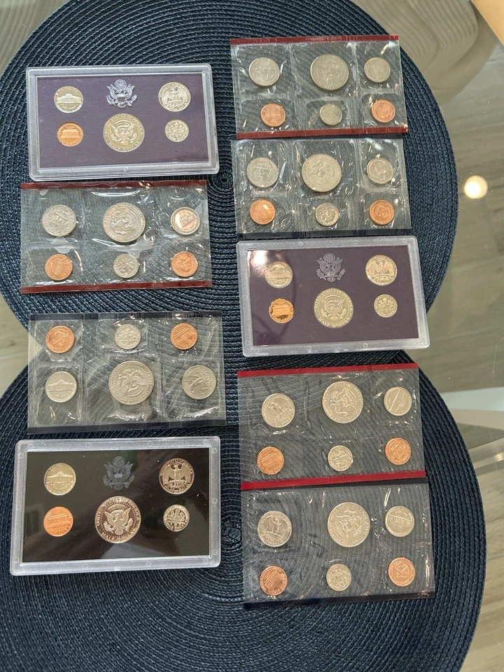 United States proof sets 1983, 1985,1986 Uncirculated coin sets  1984,1985, 1986 - Image 3 of 3