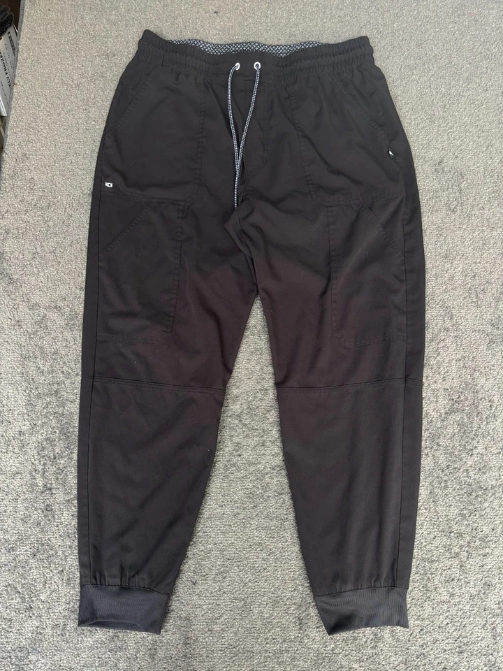 Traje Médico Koi Next Gen On Call Para Hombre Negro Elastizado Cuello en V Manga Corta Pullover Foto 2 de 4