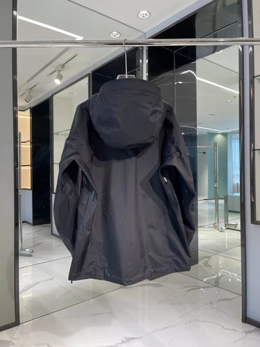 Unisex ARC Beta LT Coat Waterproof Hiking Outdoor Black Travel Jackets image 3