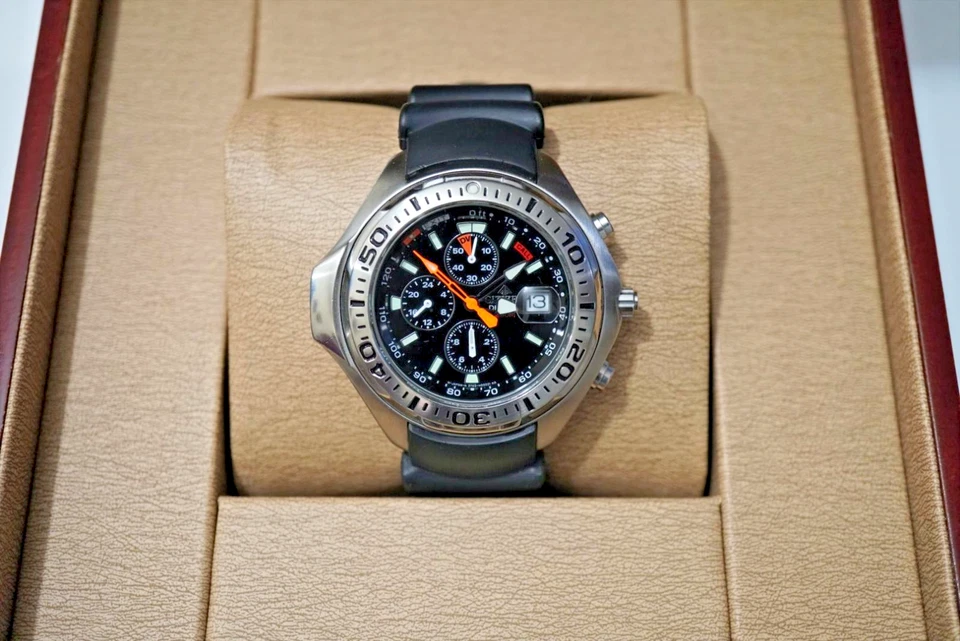 Cronógrafo de buceo Citizen Aqualand Promaster 200 m en excelente estado usado Foto 2 de 4