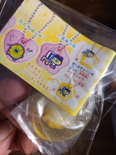 Bandai Tamagotchi Karaoke Match Gashapon Mini Keychain Yellow Kuchipatchi - Picture 2 of 3