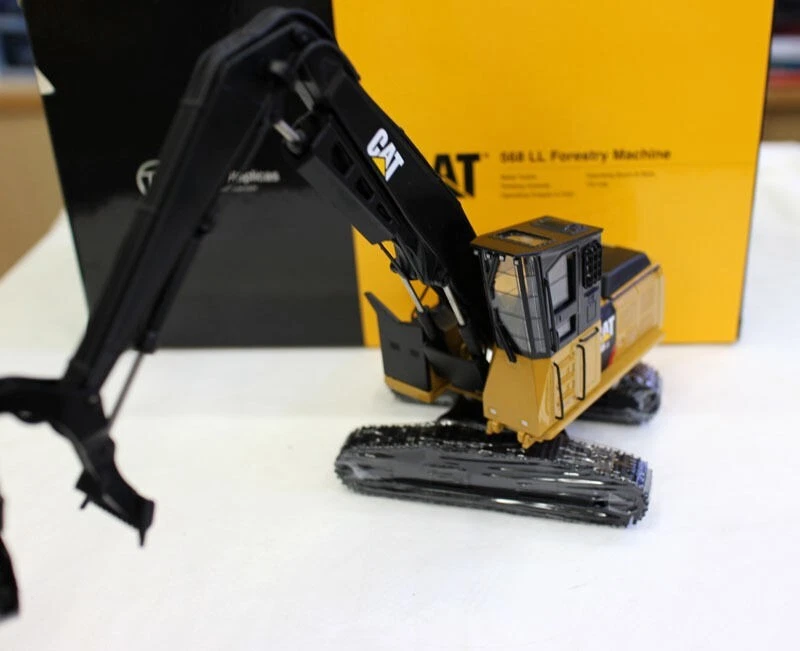 1/50 CAT TR40002 Carter Truck 568LL Feller Crawler Vehicle Car Model Display Toy - Image 4 of 4