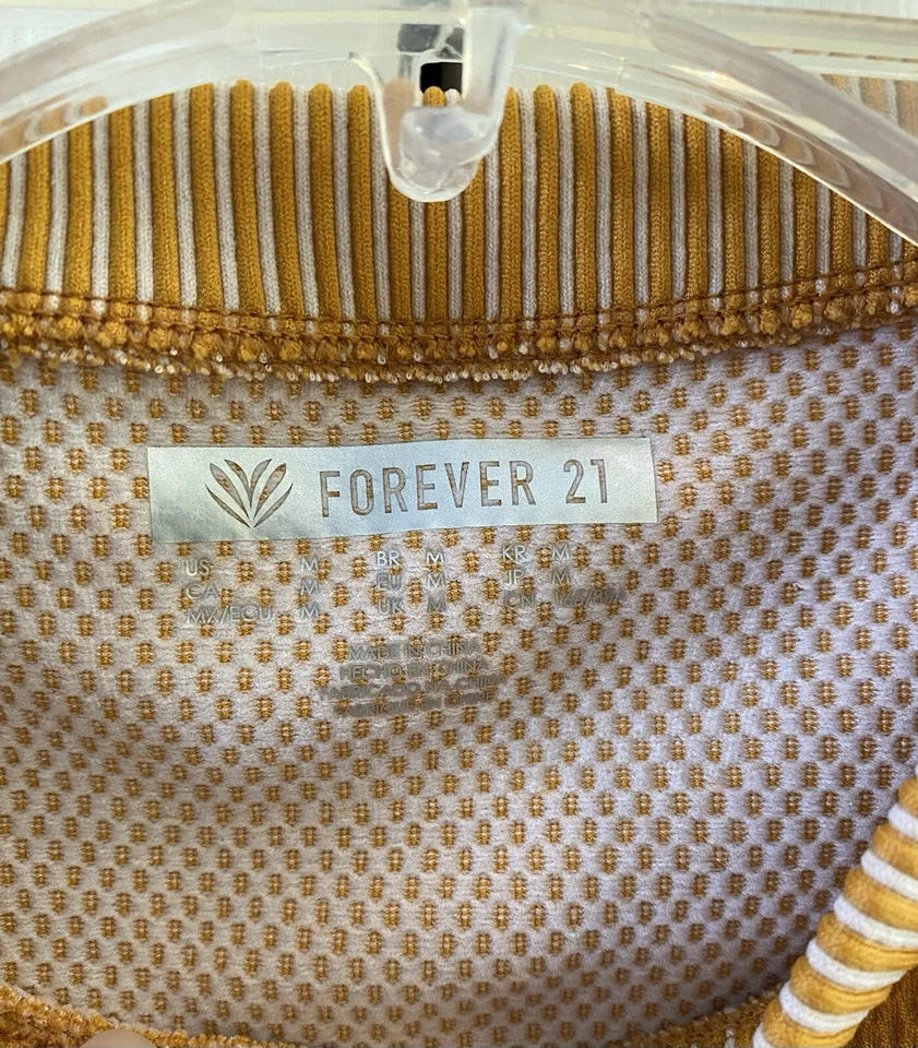 Pulôver feminino Forever 21 crop top manga curta com nervuras amarelo dourado tamanho M - Imagem 2 de 4