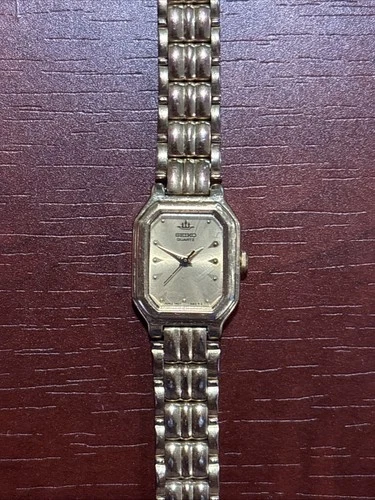 Vintage Seiko V401-5250 Gold Tone Gold Dial Women’s Watch - Not Working