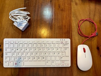 Raspberry Pi 400 Kit mit Maus und Netzteil