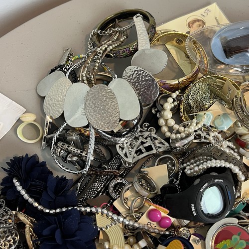 Lote de bisutería pendientes mixtos collares pulseras anillos etc. 4 libras - Imagen 3 de 18