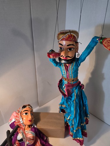 Paar antike handgefertigte Rajasthani Indien KathPutli Holz bemalte Schnurpuppen 21 Zoll - Bild 2 von 15