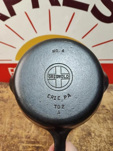 "Fully Restored" GRISWOLD #4 Cast Iron Skillet Pan Small Logo Seasoned Flat