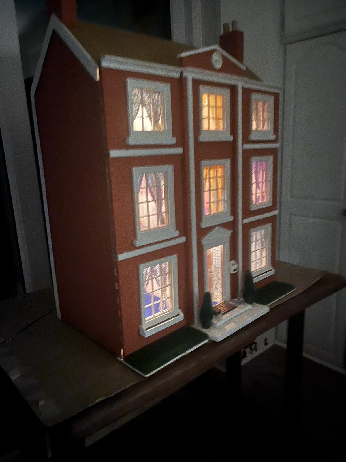 Dolls House Wooden Traditional Dolls House Electric Lights 1/12th Scale