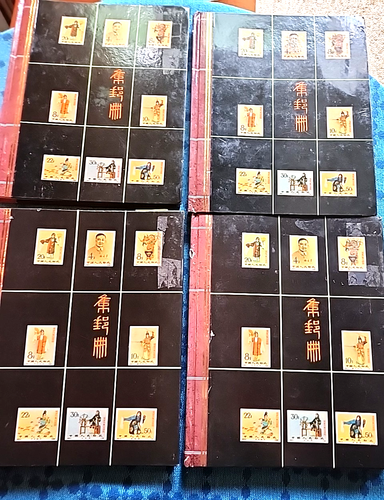 4 CHINESISCHE BRIEFMARKENALBEN MIT GEBRAUCHTEN WELTWEIT AUF EINSTECKKARTENSEITEN - GROSSES SORTIMENT