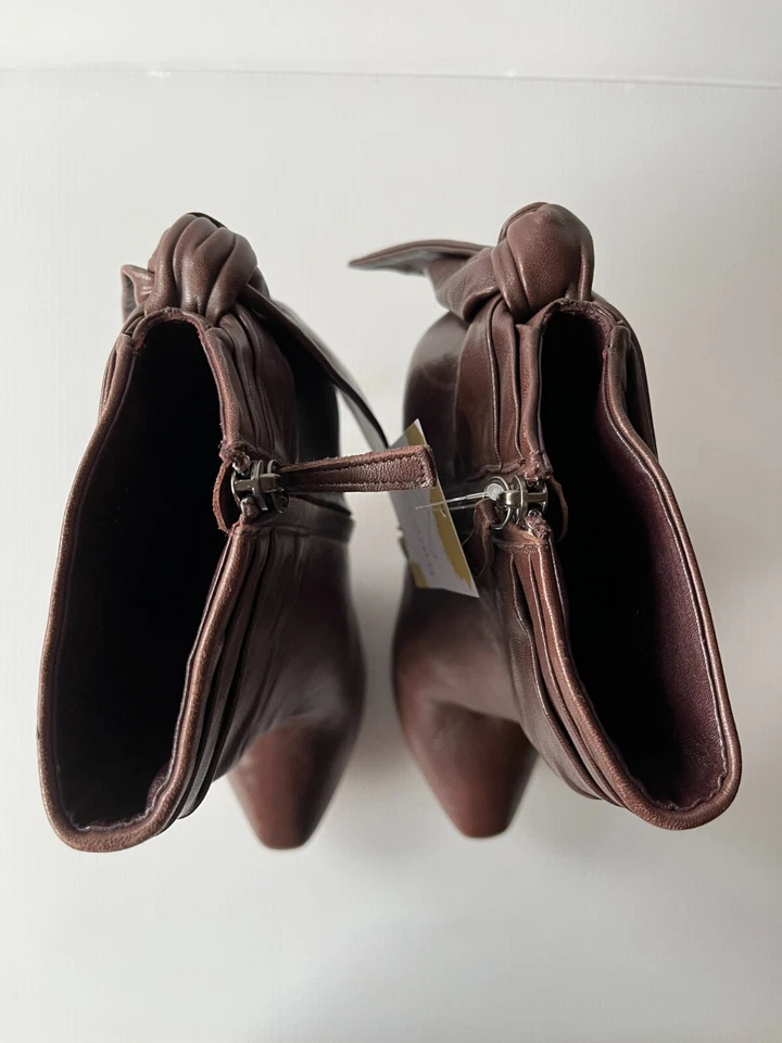 Botines Alexander McQueen de cuero marrón con lazo, talla 39,5 (IT) 9,5 (EE. UU.) Foto 3 de 4