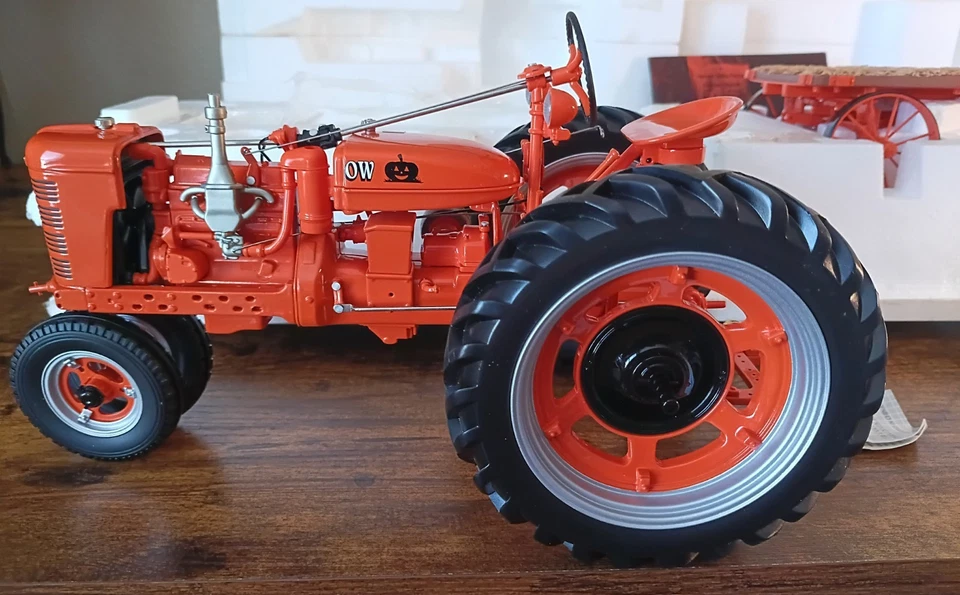 Franklin Mint Halloween Haunted Hayride H Model Farmall Tractor Farm Country - Image 2 of 4