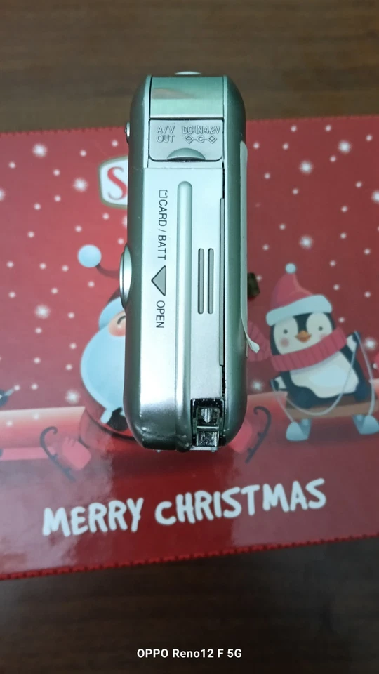 Nikon Coolpix SQ – Fotocamera Digitale Compatta (Vintage) + Cavalletto in Regalo - Immagine 4 di 4