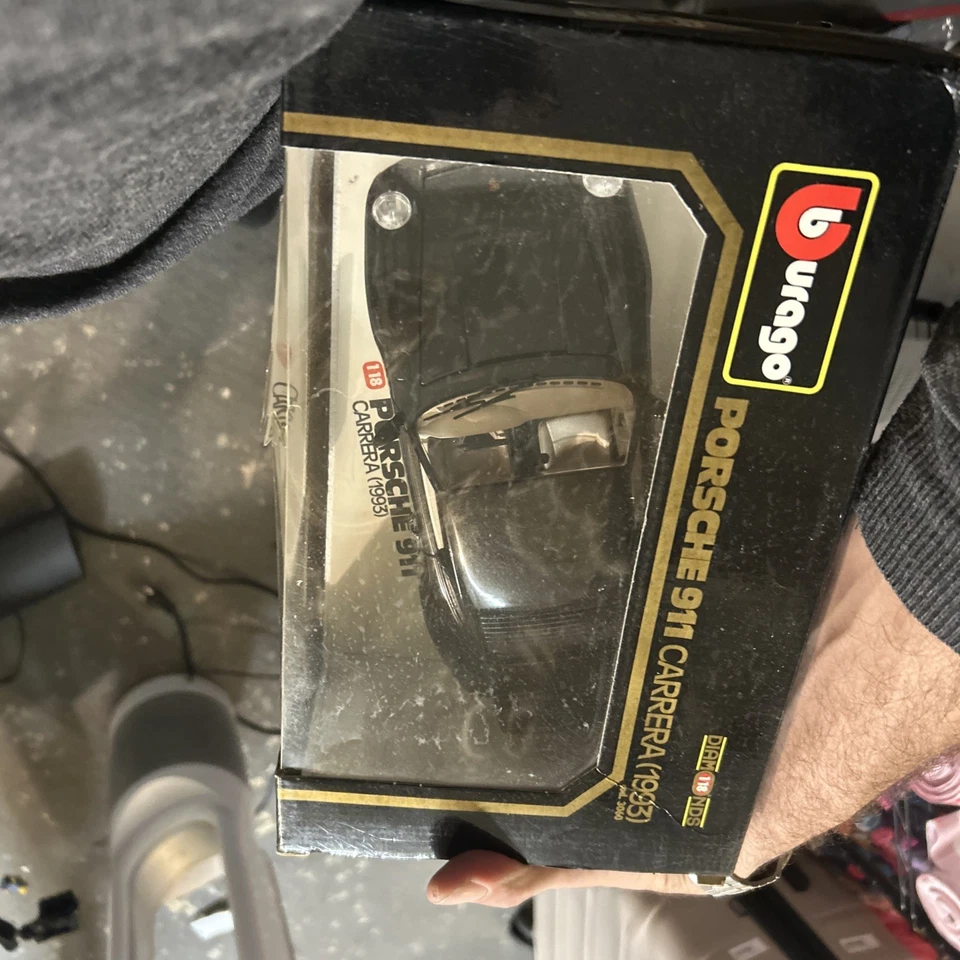 Burago 1:18 Scale Die-cast Metal Car 1993 Porsche Carrera 911 Yellow - Image 2 of 3