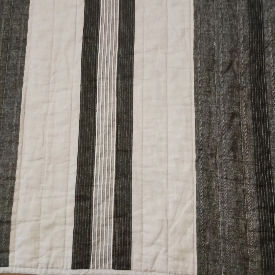 Colcha reversible King de algodón gris Nautica Ardmoore, rayas grises oscuras Foto 3 de 4