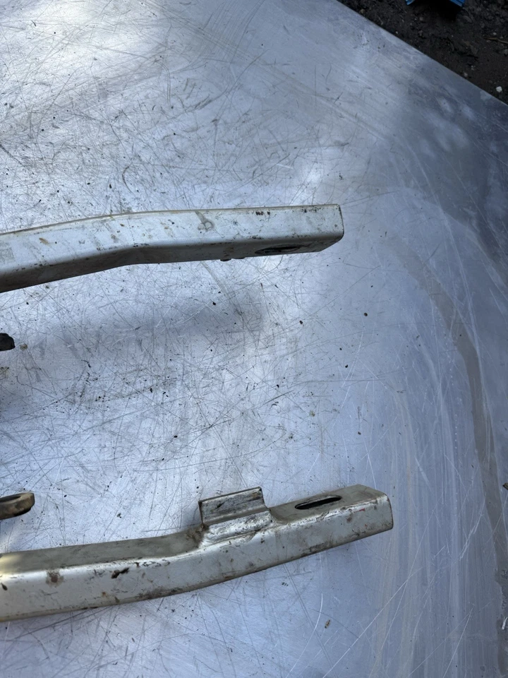 Brazo basculante de acero Yamaha SRX250 SRX 250 basculante marco de acoplamiento nudillo OEM genuino Foto 4 de 4