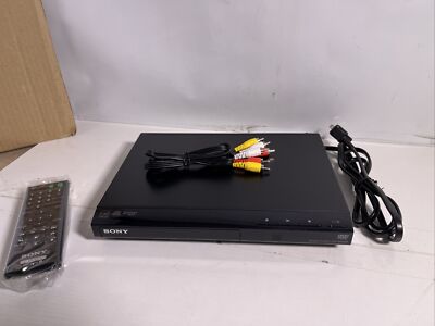 SONY CD / DVD Player DVP-SR210P  W/ Remote Control