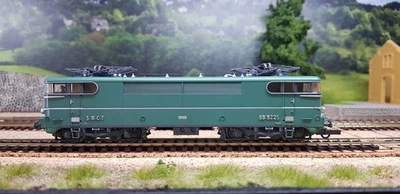 LOCO DIFFUSION HO FOURGON DEV 52 SNCF ép.3 MONTE PEINT ET