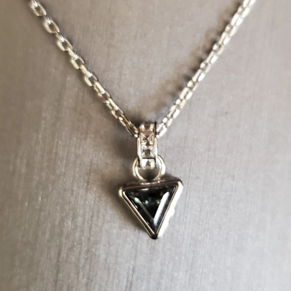 Collar Swarovski Cristal Croma Corte Triángulo Gris Rodio Chapado Cisne Firmado Foto 3 de 4
