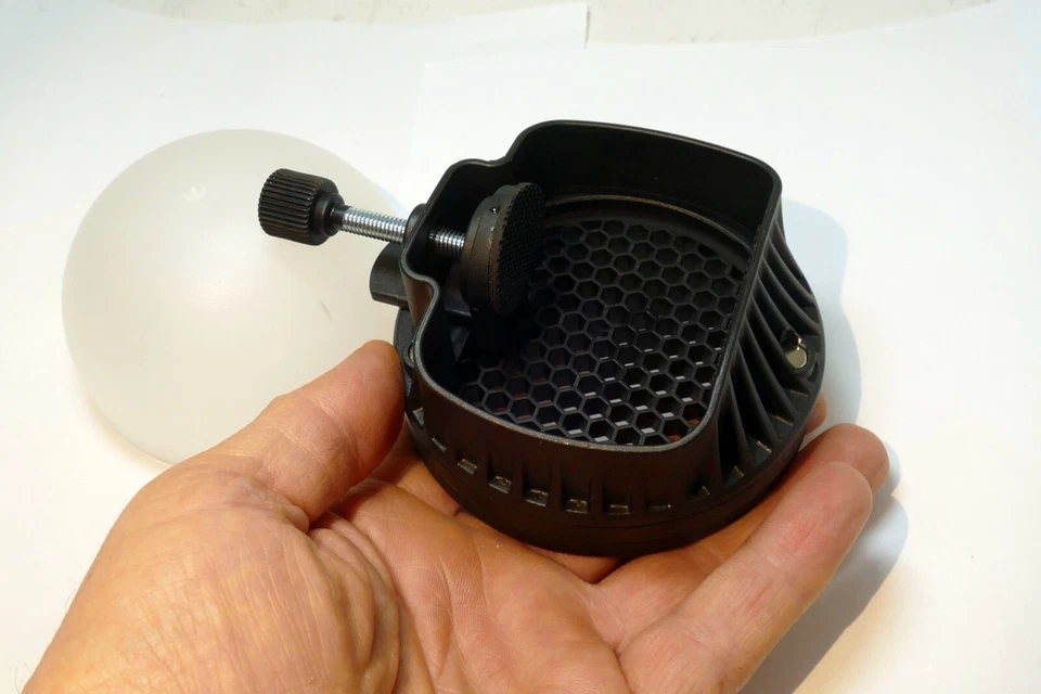 Diffuser Honeycomb Magnetic Speedlight Round Omnibounce for Godox flash V1 R2 - Image 4 of 4