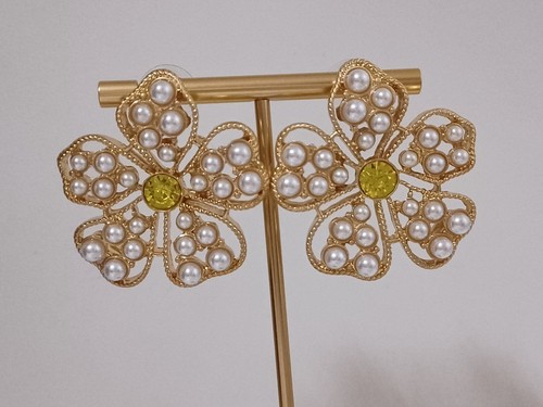 Oscar de la Renta - Ohrringe Blumen vergoldet mit Perlen.