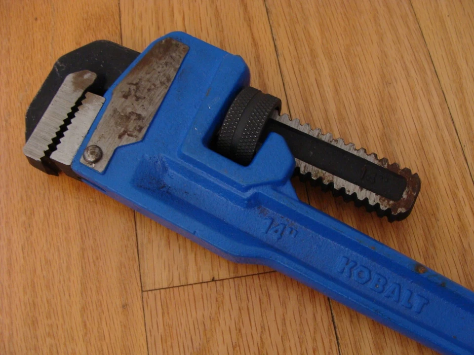 Kobalt 14" Cast Iron Adjustable Pipe Wrench #0464623 NEW w Storage Wear LOOK - Image 2 of 4