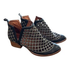 Jeffrey Campbell Taggart Ankle Bootie Black Leather Almond Toe Boho Size 8 EUC