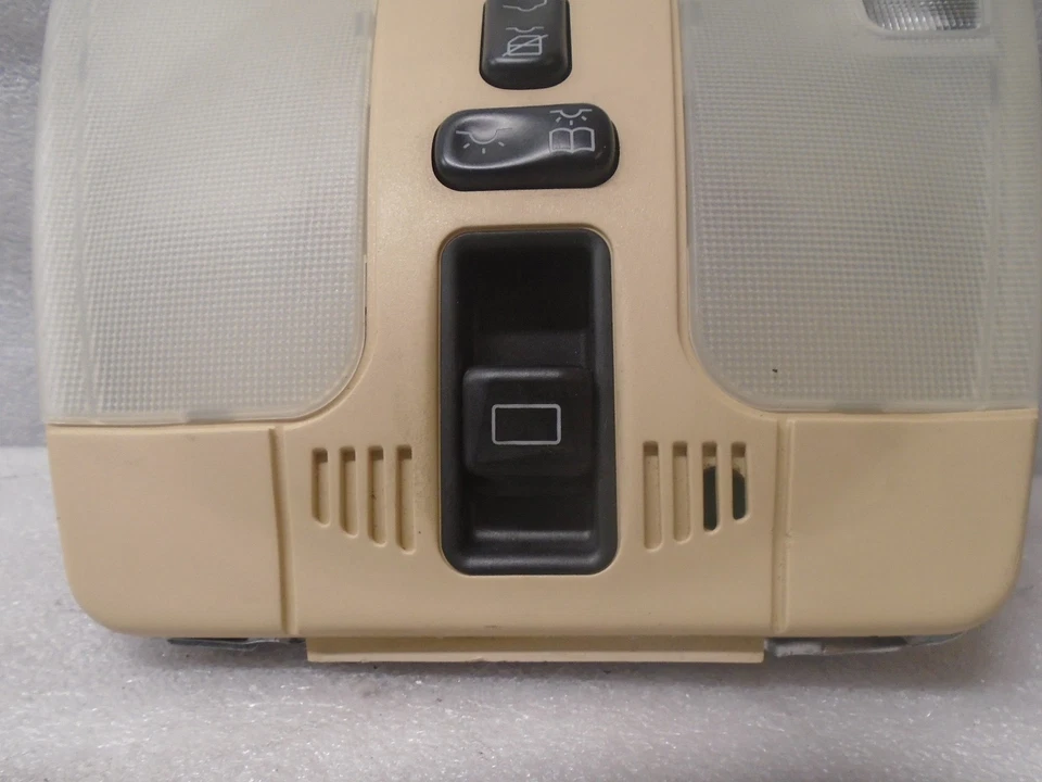 1996-2002 Mercedes E320 W210 Overhead Dome Light Lamp 2108202901 OEM DK712120 - Image 2 of 4