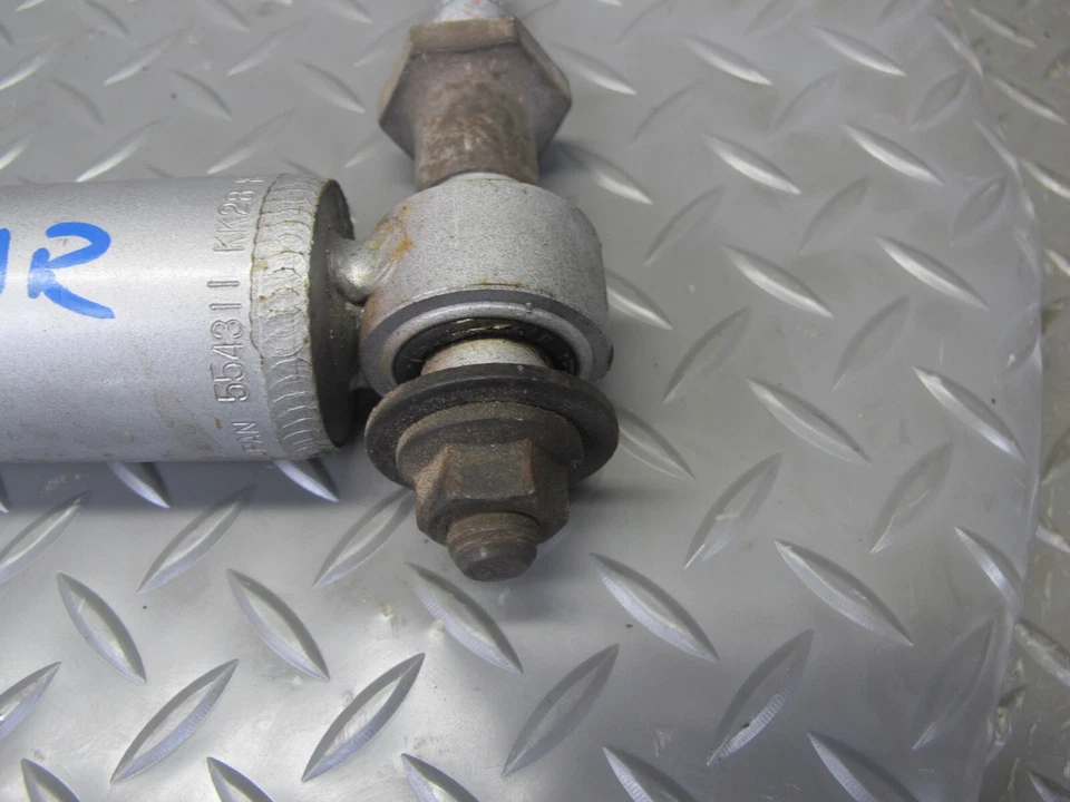 88-96 JUEGO DE 2 AMORTIGUADORES PUNTAL TRASERO IZQUIERDO Y DERECHO CHEVROLET CORVETTE C4 KYB Foto 4 de 4