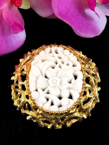 KENNETH J. LANE GOLD-TONE CREAM CARVED LUCITE ASIAN FLORAL MOTIF OVAL BROOCH - Picture 2 of 5