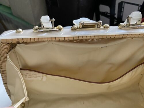 Vintage 40’s/50’s WICKER Type HANDBAG W/Bakelite/Lucite Handle & EMBELLISHMENTS - Picture 7 of 12