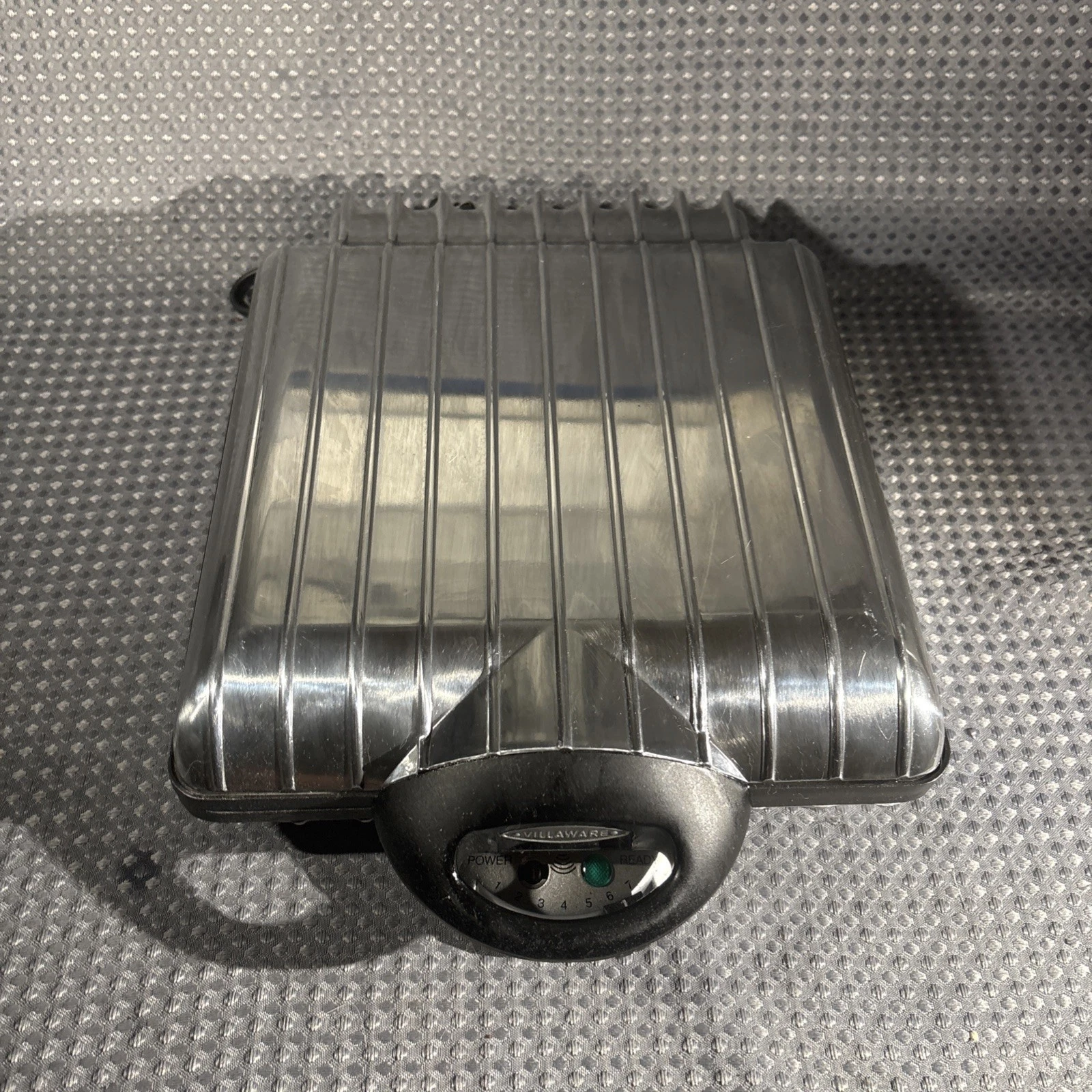 VillaWare Uno Belgian Waffle Maker Model 2001 4 Square Waffle Iron 1200W Tested